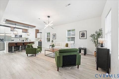 Tiny photo for 913 Diamond Street, Petersburg, VA 23803 (MLS # 2530117)