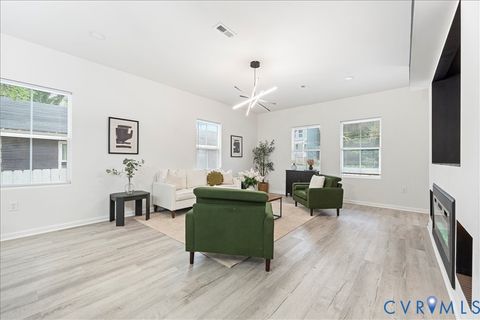 Tiny photo for 913 Diamond Street, Petersburg, VA 23803 (MLS # 2530117)