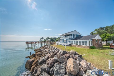 Photo of 154 Riverside Drive, Deltaville, VA 23043 (MLS # 2531435)