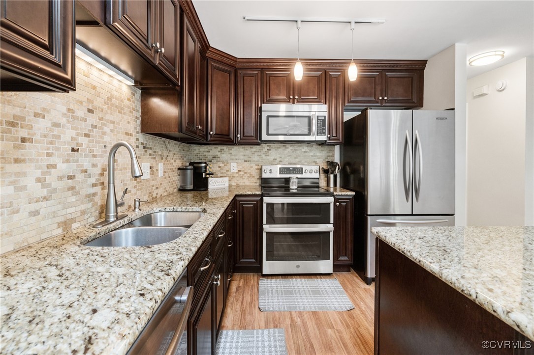 Midlothian, Virginia 23114, United States, 4 Bedrooms Bedrooms, ,3 BathroomsBathrooms,Residential,Pending,145528