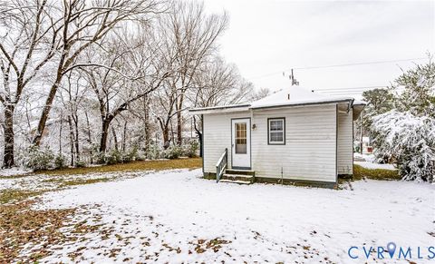 Tiny photo for 1047 Sussex Street, Petersburg, VA 23803 (MLS # 2532840)