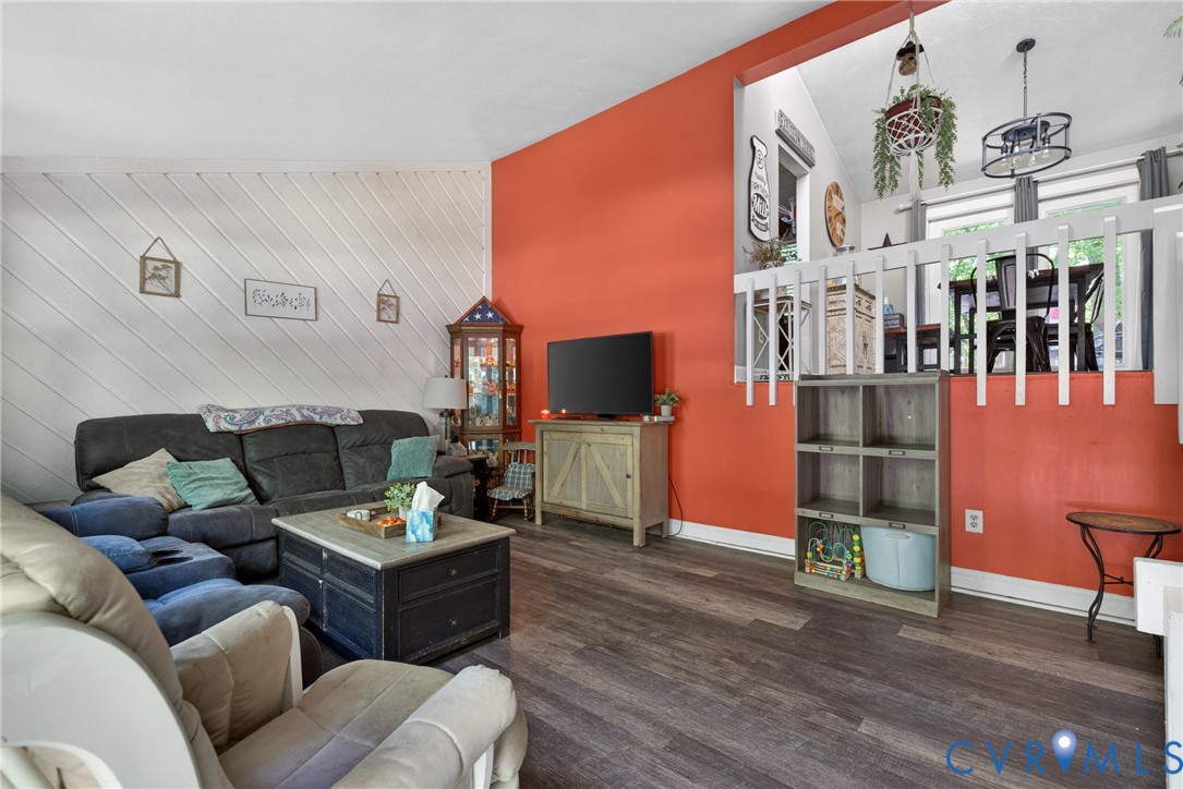 13315 Farm Crest Court