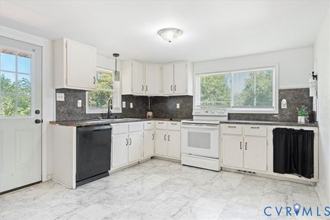 Tiny photo for 105 Gravatt Avenue, Nottoway, VA 23824 (MLS # 2525383)