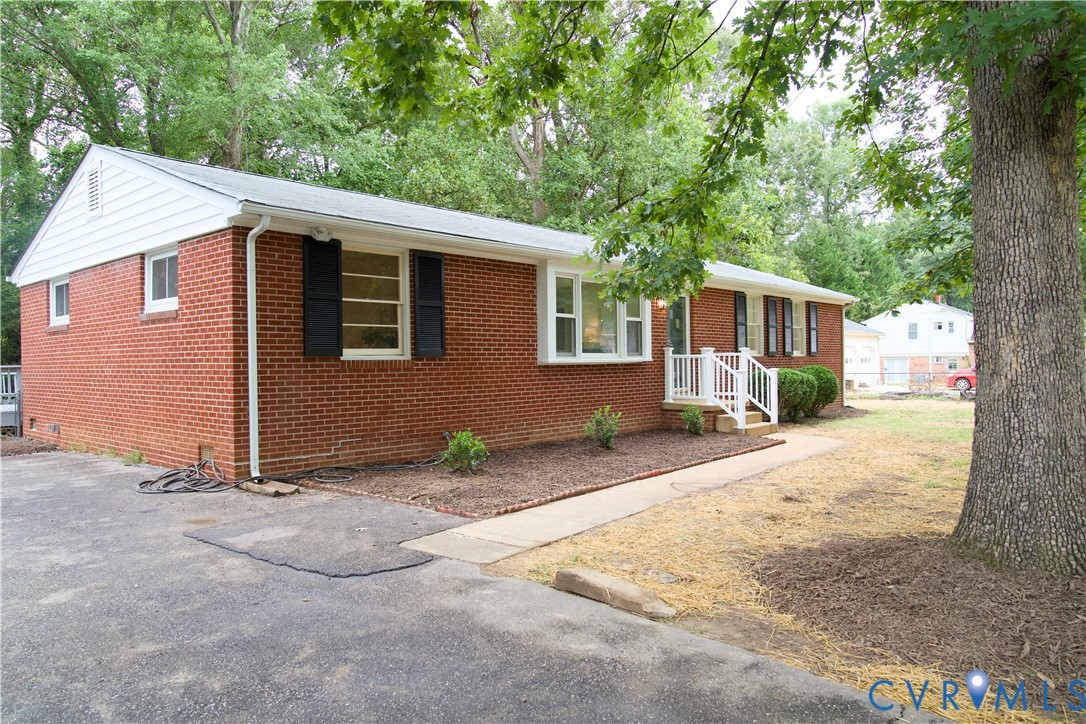 8005 Wynbrook Lane