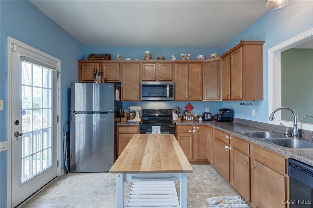 Henrico, Virginia 23228, United States, 3 Bedrooms Bedrooms, ,2 BathroomsBathrooms,Residential,Pending,103044