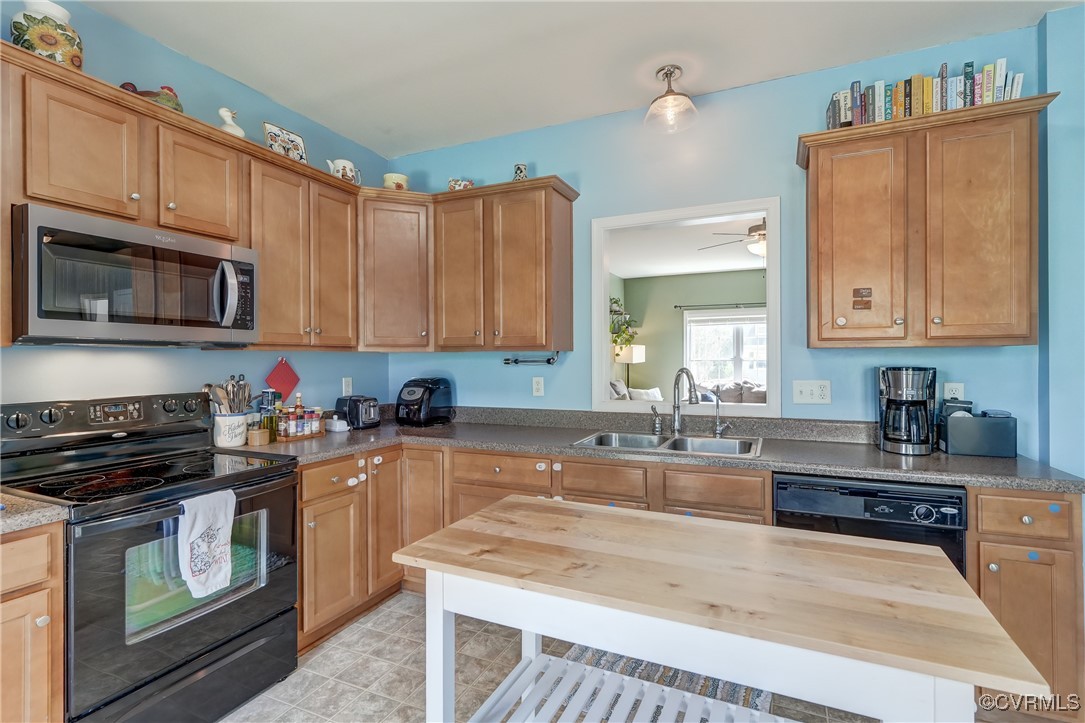 Henrico, Virginia 23228, United States, 3 Bedrooms Bedrooms, ,2 BathroomsBathrooms,Residential,Pending,103044