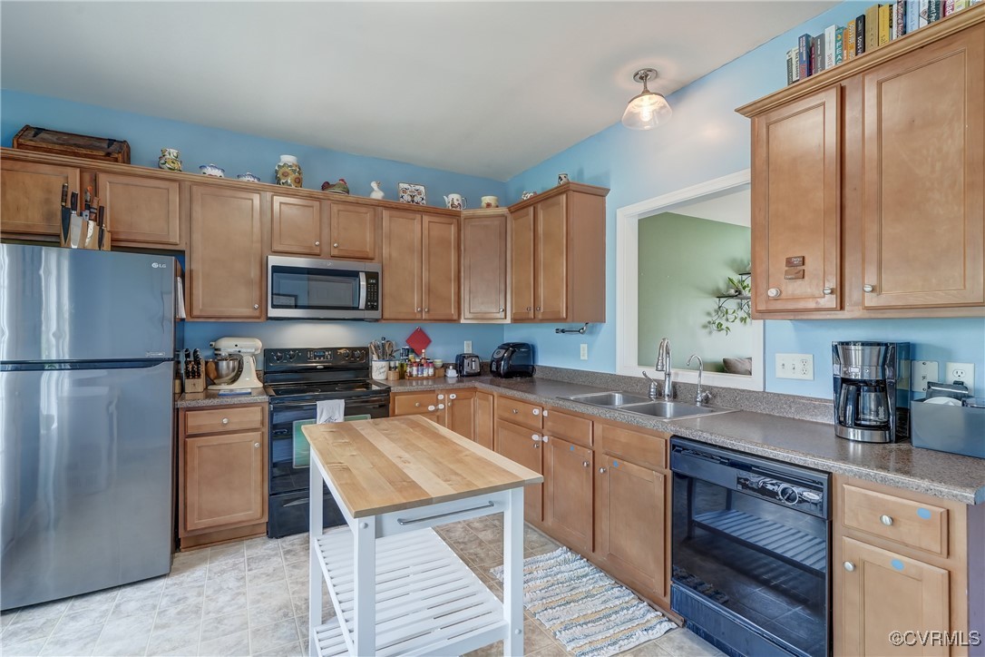 Henrico, Virginia 23228, United States, 3 Bedrooms Bedrooms, ,2 BathroomsBathrooms,Residential,Pending,103044