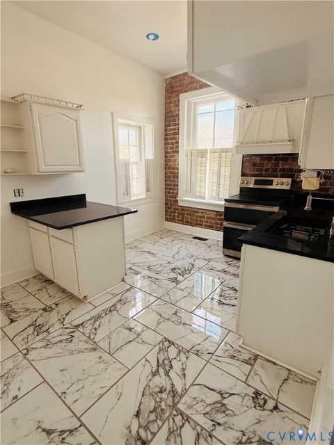 Tiny photo for 501 Grove ave Ave, Petersburg, VA 23803 (MLS # 2608457)