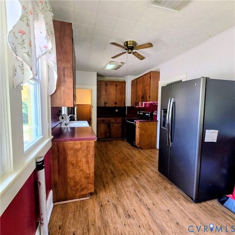 Tiny photo for 2320 Monroe Avenue, Victoria, VA 23974 (MLS # 2616896)