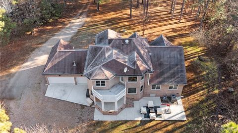 A home in Dinwiddie