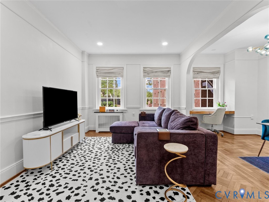 5621 Cary Street Road U206