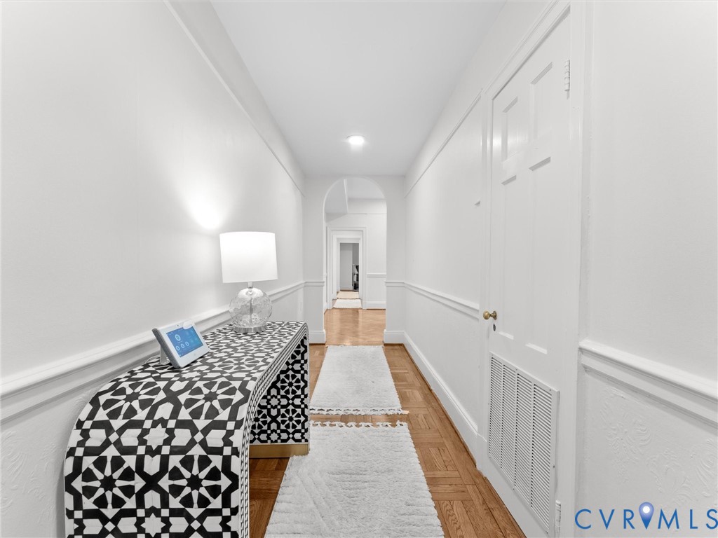 5621 Cary Street Road U206