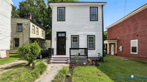 Photo of 622 Grove Avenue, Petersburg, VA 23803 (MLS # 2530021)