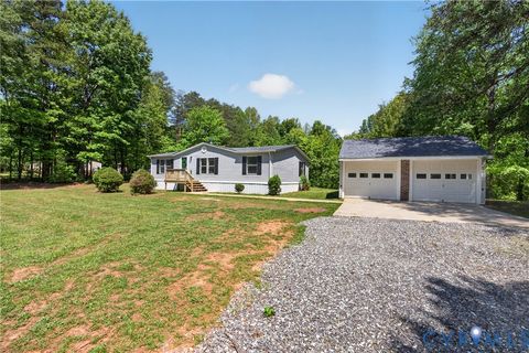 Tiny photo for 4055 Leigh Mountain Road, Green Bay, VA 23942 (MLS # 2611589)