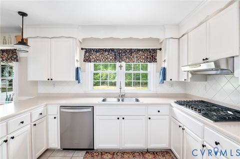 Tiny photo for 540 West Main Street, Wakefield, VA 23883 (MLS # 2616472)