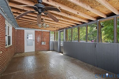 Tiny photo for 407 Henry Street, Suffolk, VA 23434 (MLS # 2609416)