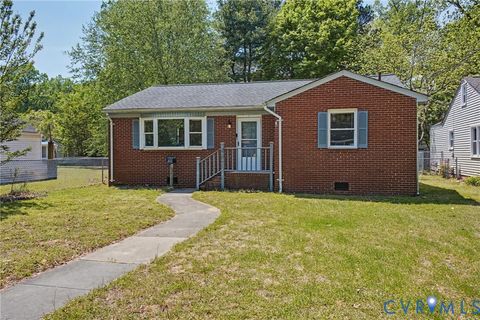Tiny photo for 407 Henry Street, Suffolk, VA 23434 (MLS # 2609416)