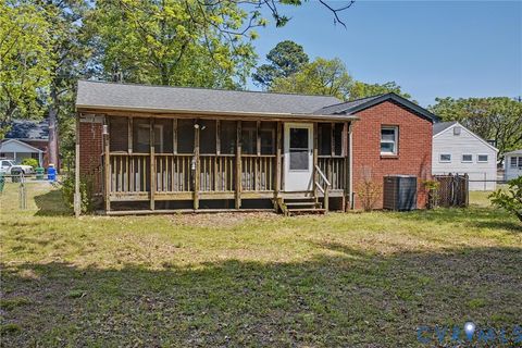 Tiny photo for 407 Henry Street, Suffolk, VA 23434 (MLS # 2609416)
