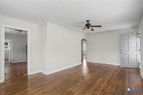 Tiny photo for 407 Henry Street, Suffolk, VA 23434 (MLS # 2609416)