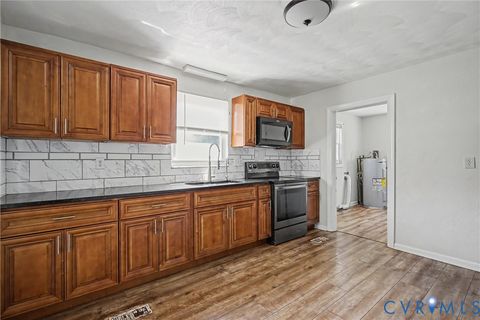 Tiny photo for 407 Henry Street, Suffolk, VA 23434 (MLS # 2609416)