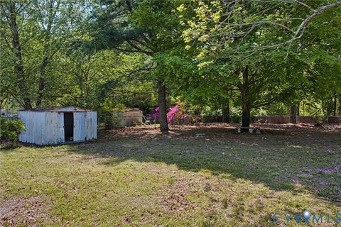 Tiny photo for 407 Henry Street, Suffolk, VA 23434 (MLS # 2609416)