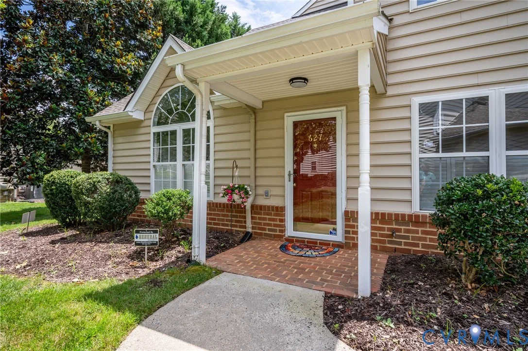 627 Hazeltine Court