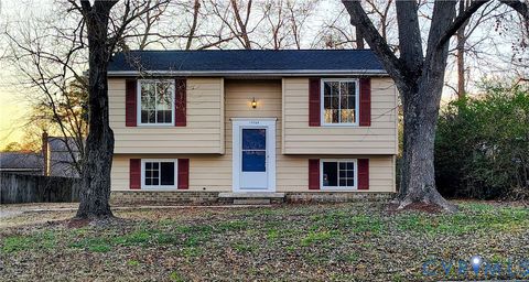 Photo of 15720 Timberline Drive, South Chesterfield, VA 23834 (MLS # 2532885)