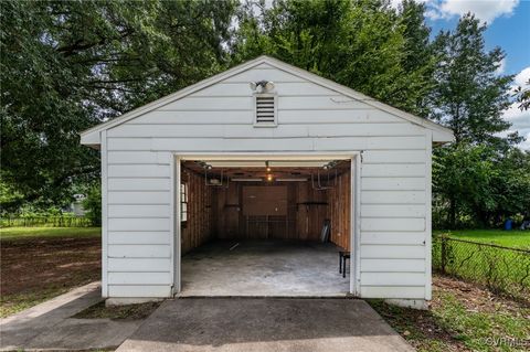 A home in Dinwiddie