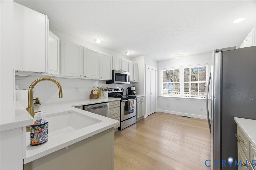 10121 Old Quarter Lane