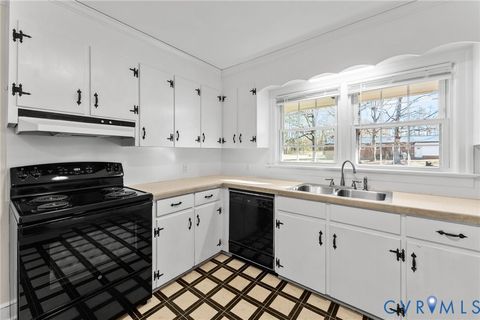 Tiny photo for 2580 Jefferson Avenue, Victoria, VA 23974 (MLS # 2600096)