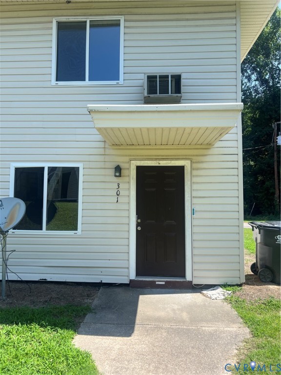 Photo 1 of 12 — 301 Monticello Drive, Hopewell, VA 23860