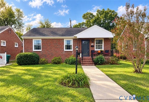 Photo of 404 Ivey Avenue, Colonial Heights, VA 23834 (MLS # 2628174)