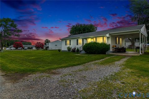 Photo of 1012 Marsh Street, Tappahannock, VA 22560 (MLS # 2619125)