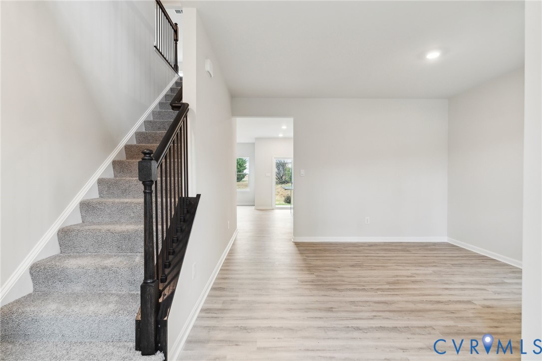 7687 lloyd Terrace