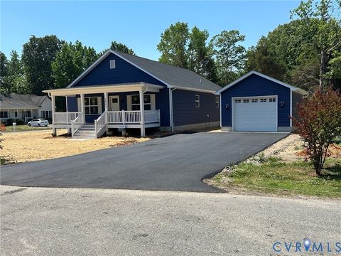 Photo of 2802 Riverview Drive, Colonial Beach, VA 22443 (MLS # 2613797)
