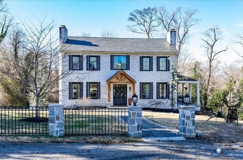 Photo of 620 Mansion Drive, Hopewell, VA 23860 (MLS # 2602064)