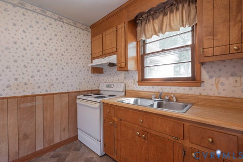 Tiny photo for 324 Lakewood Drive, Petersburg, VA 23805 (MLS # 2626976)