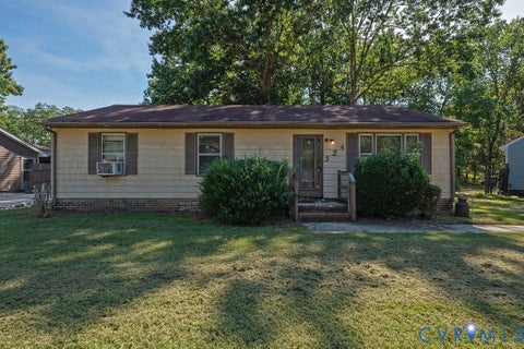 Photo of 324 Lakewood Drive, Petersburg, VA 23805 (MLS # 2626976)