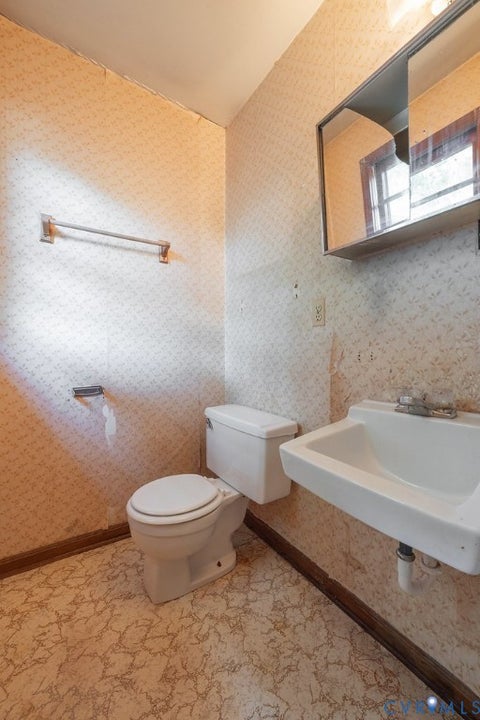 Tiny photo for 324 Lakewood Drive, Petersburg, VA 23805 (MLS # 2626976)