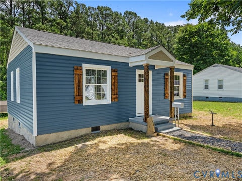 Tiny photo for 206 Gravatt Avenue, Blackstone, VA 23824 (MLS # 2616711)