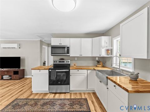 Tiny photo for 206 Gravatt Avenue, Blackstone, VA 23824 (MLS # 2616711)