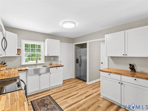 Tiny photo for 206 Gravatt Avenue, Blackstone, VA 23824 (MLS # 2616711)