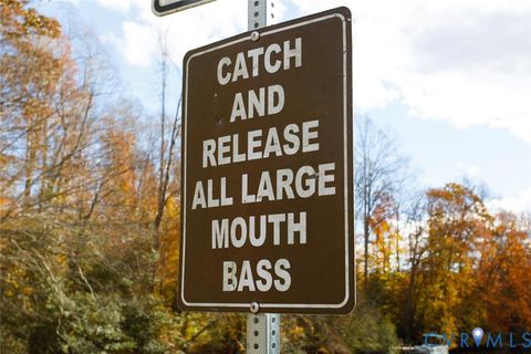 Tiny photo for 6904 Lakeshore Court, Quinton, VA 23141 (MLS # 2532552)