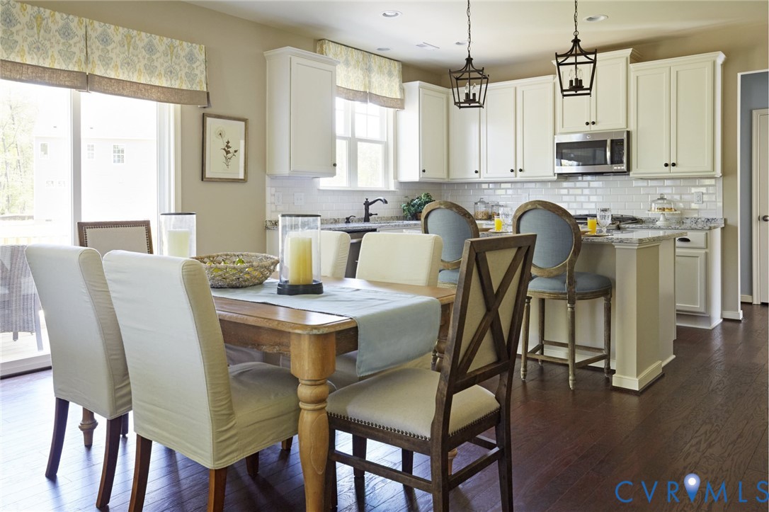 00 Emily Jane Place 900