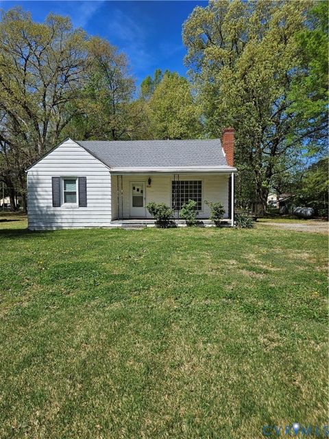 Photo of 203 N Amelia Avenue, Blackstone, VA 23824 (MLS # 2609301)