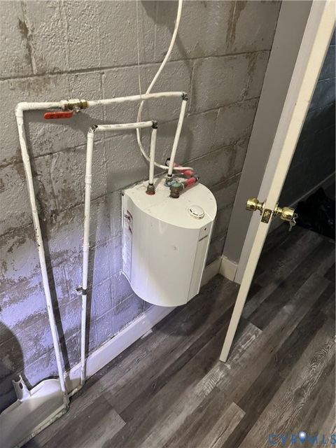 Tiny photo for 650 S Jones Street, Petersburg, VA 23803 (MLS # 2533541)