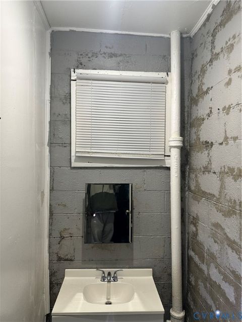 Tiny photo for 650 S Jones Street, Petersburg, VA 23803 (MLS # 2533541)