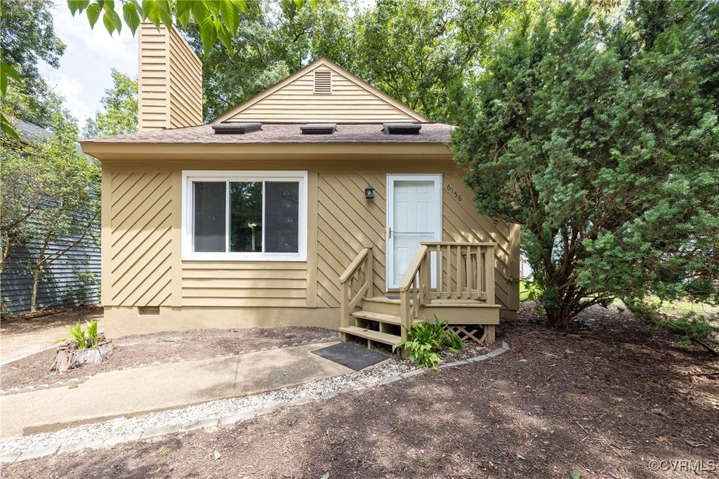 Photo for 6158 Stronghold Drive, Mechanicsville, VA 23111 (MLS # 2420392)