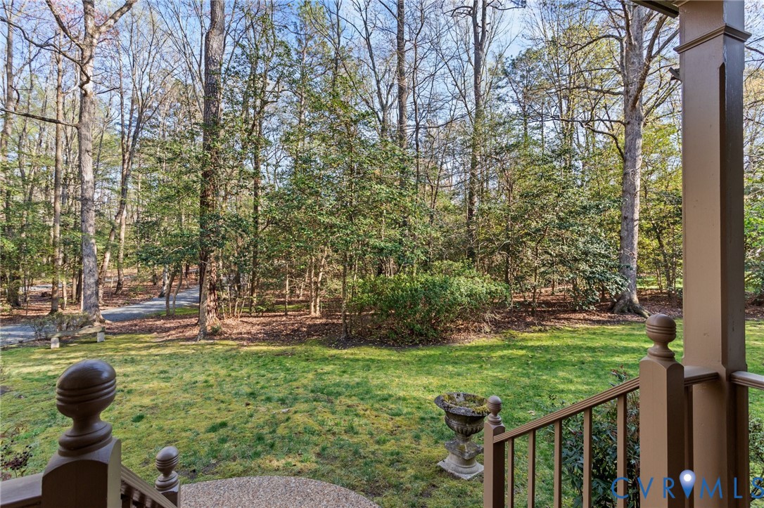 8407 Knollwood Court