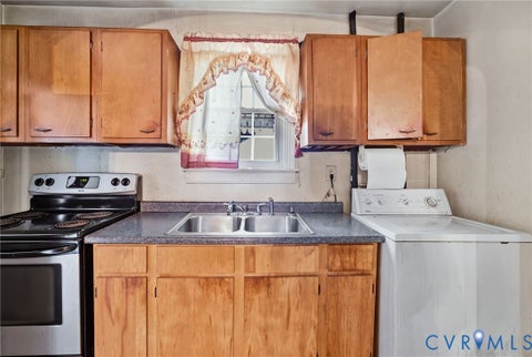 Tiny photo for 654 Confederate Avenue, Petersburg, VA 23803 (MLS # 2625467)